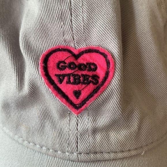 Good Vibes Heart Gray Baseball Cap - Picture 2 of 7